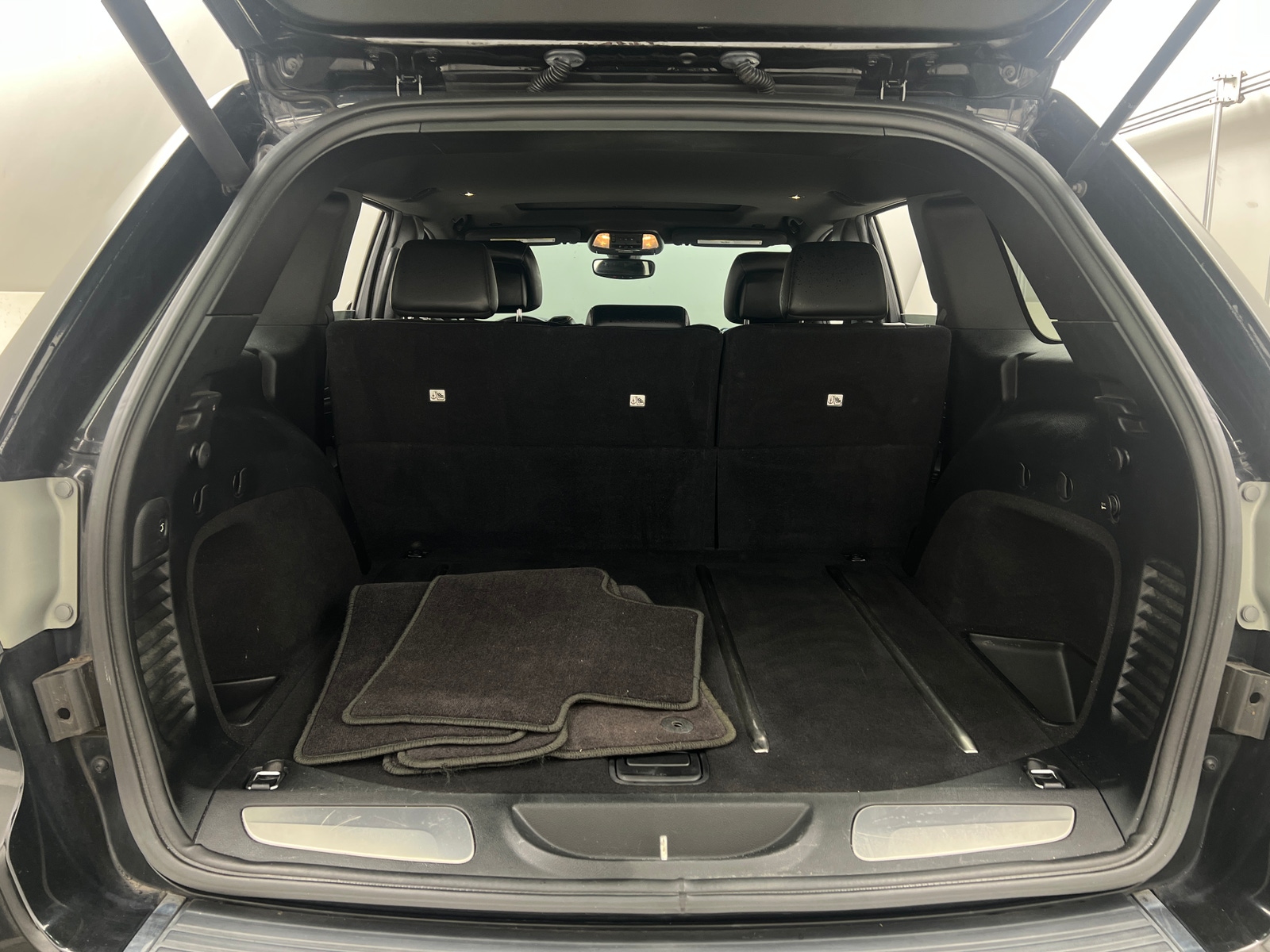 Thumbnail: 2017 Jeep Grand Cherokee - 6