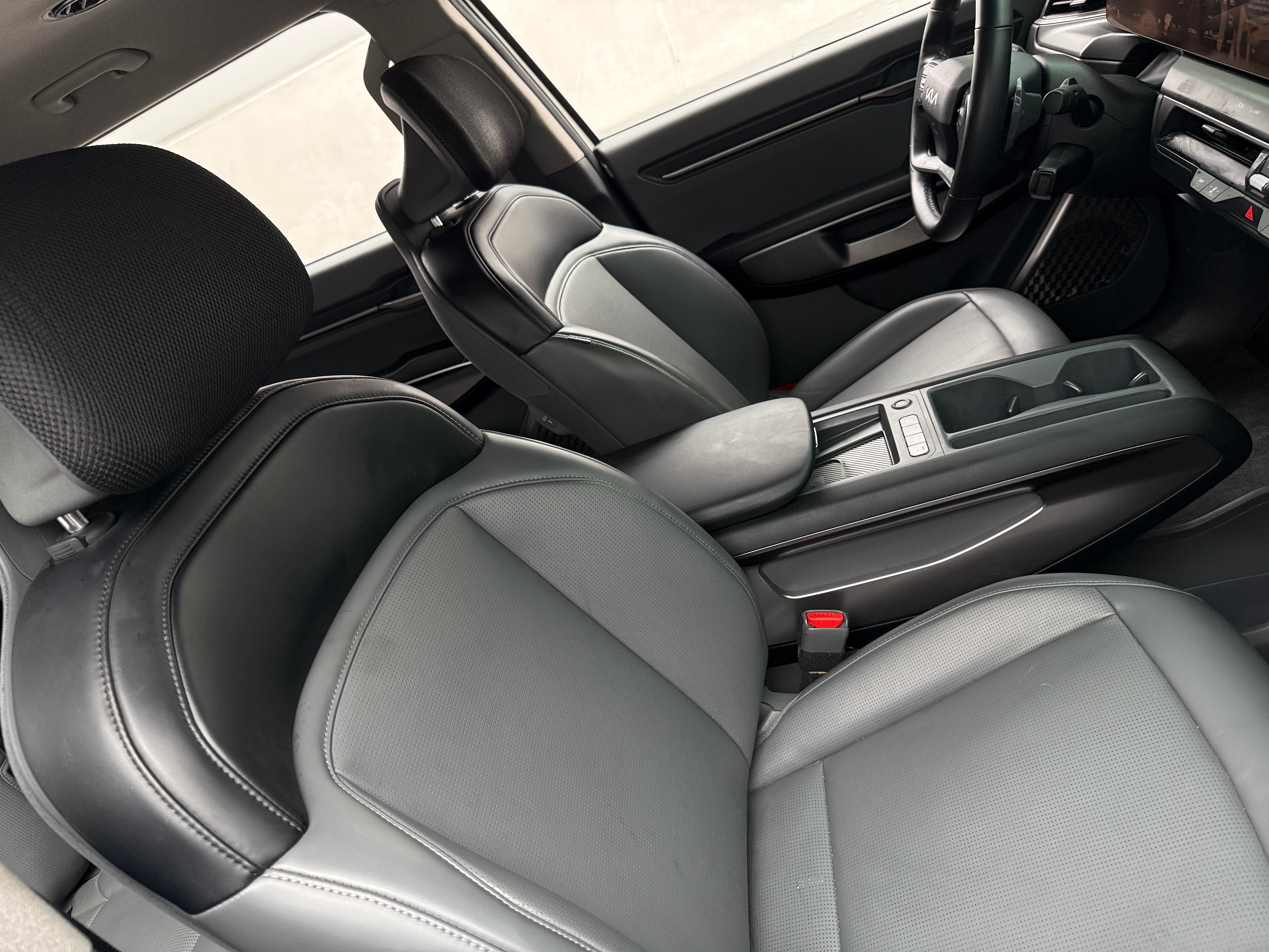 Used 2024 Kia EV9 Light L/R with VIN KNDAB5S14R6025673 for sale in Oak Creek, WI