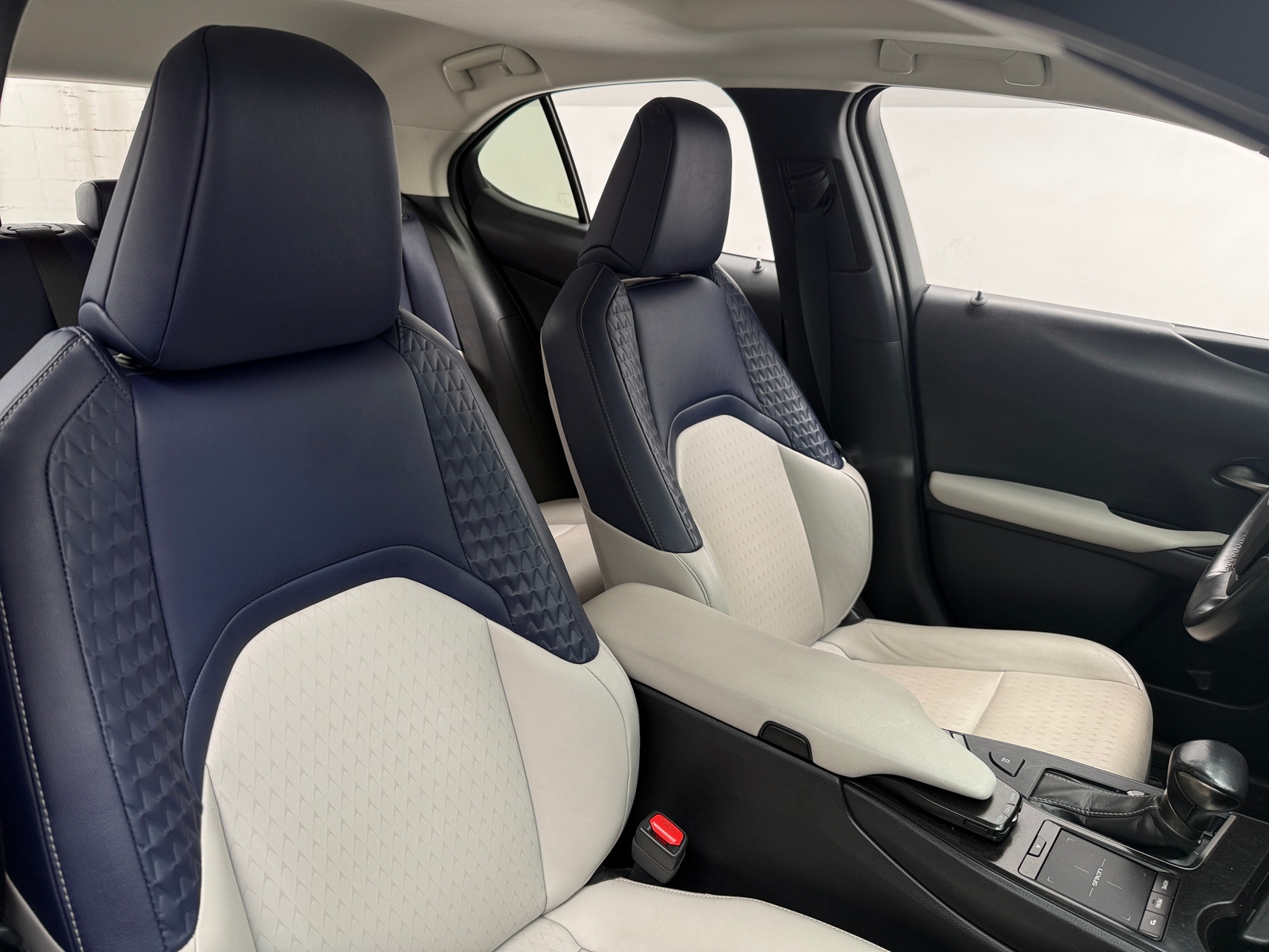 Thumbnail: 2019 Lexus UX - 2