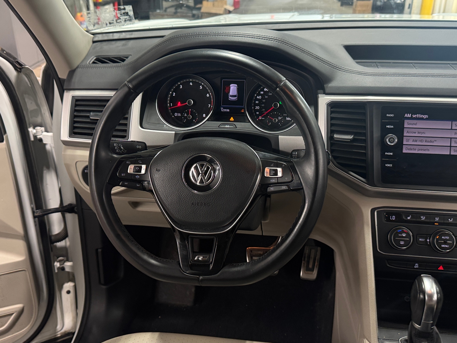 Thumbnail: 2019 Volkswagen Atlas - 4
