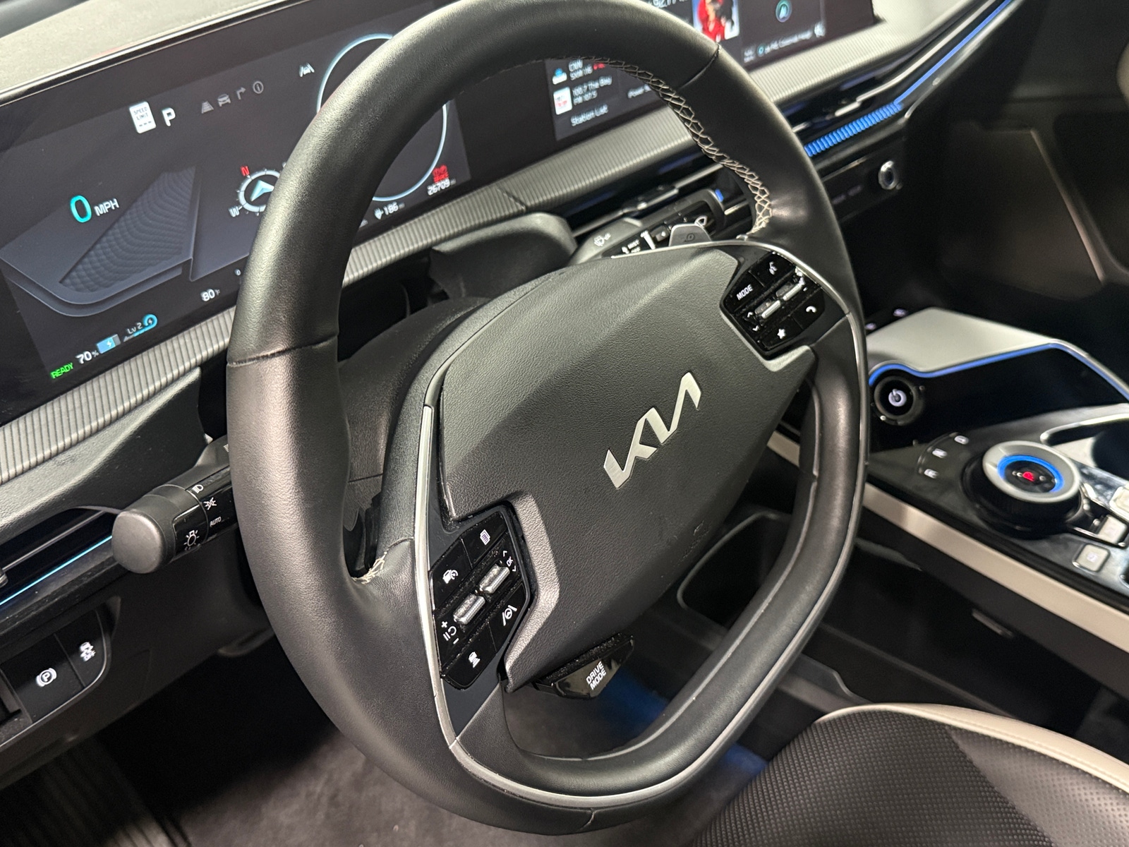 Thumbnail: 2022 Kia EV6 - 4
