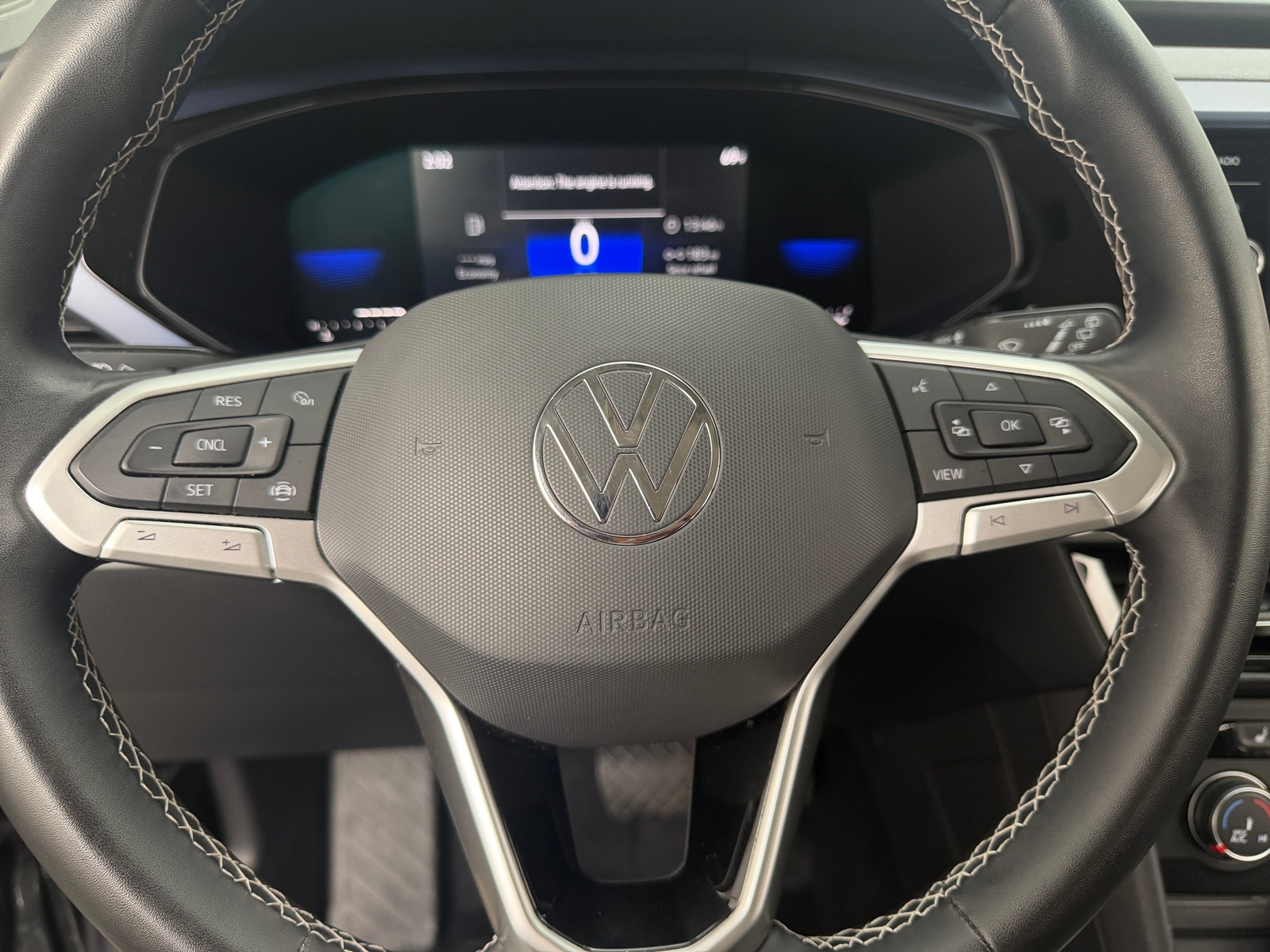 Thumbnail: 2022 Volkswagen Taos - 4