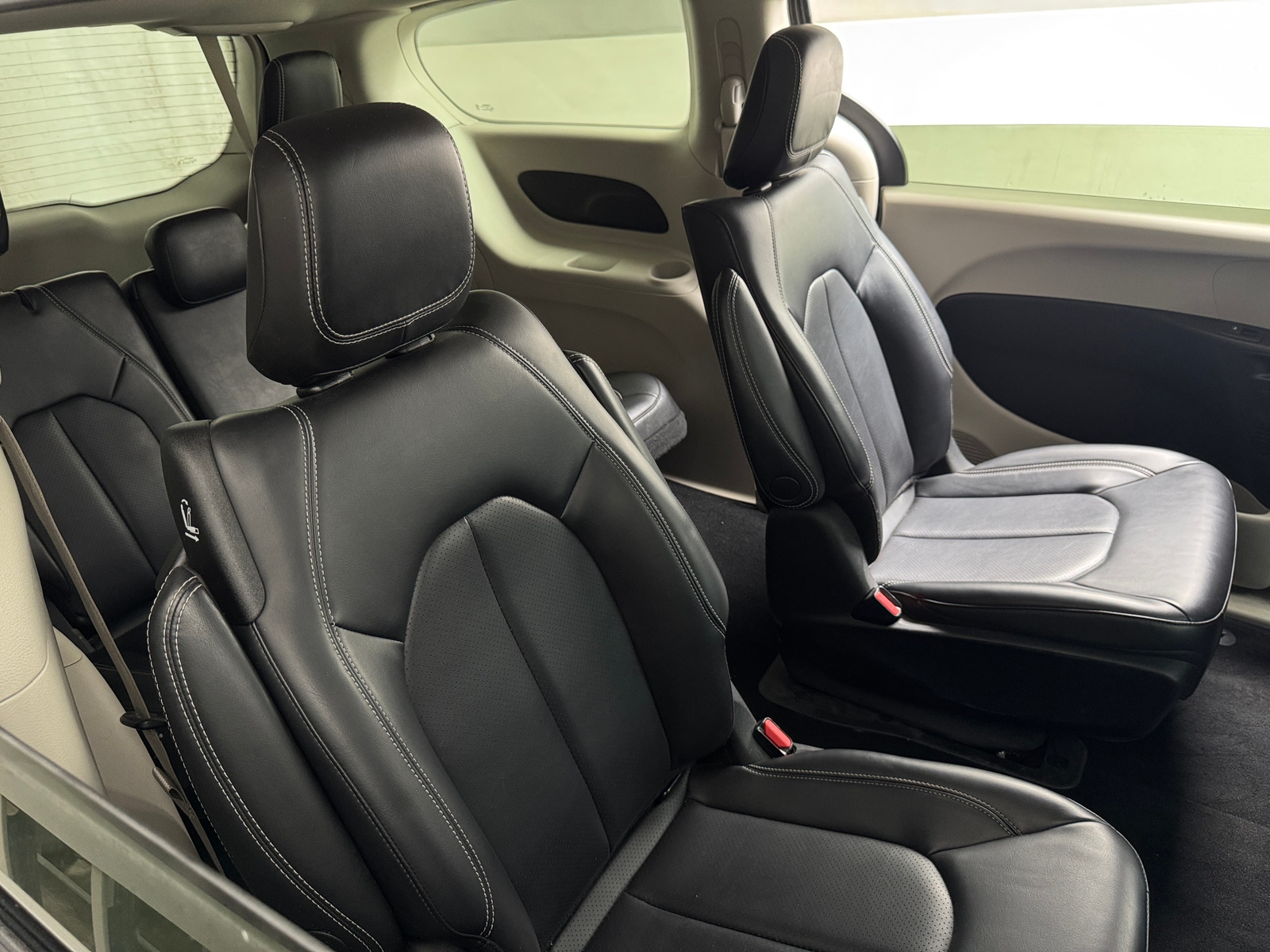 Thumbnail: 2023 Chrysler Pacifica - 5
