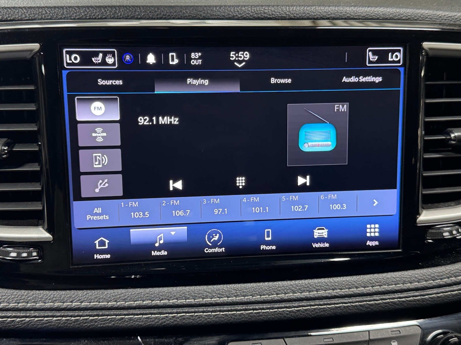 Thumbnail: 2023 Chrysler Pacifica - 3