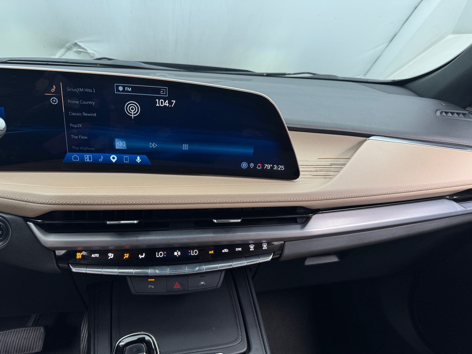 Thumbnail: 2025 Cadillac XT4 - 3