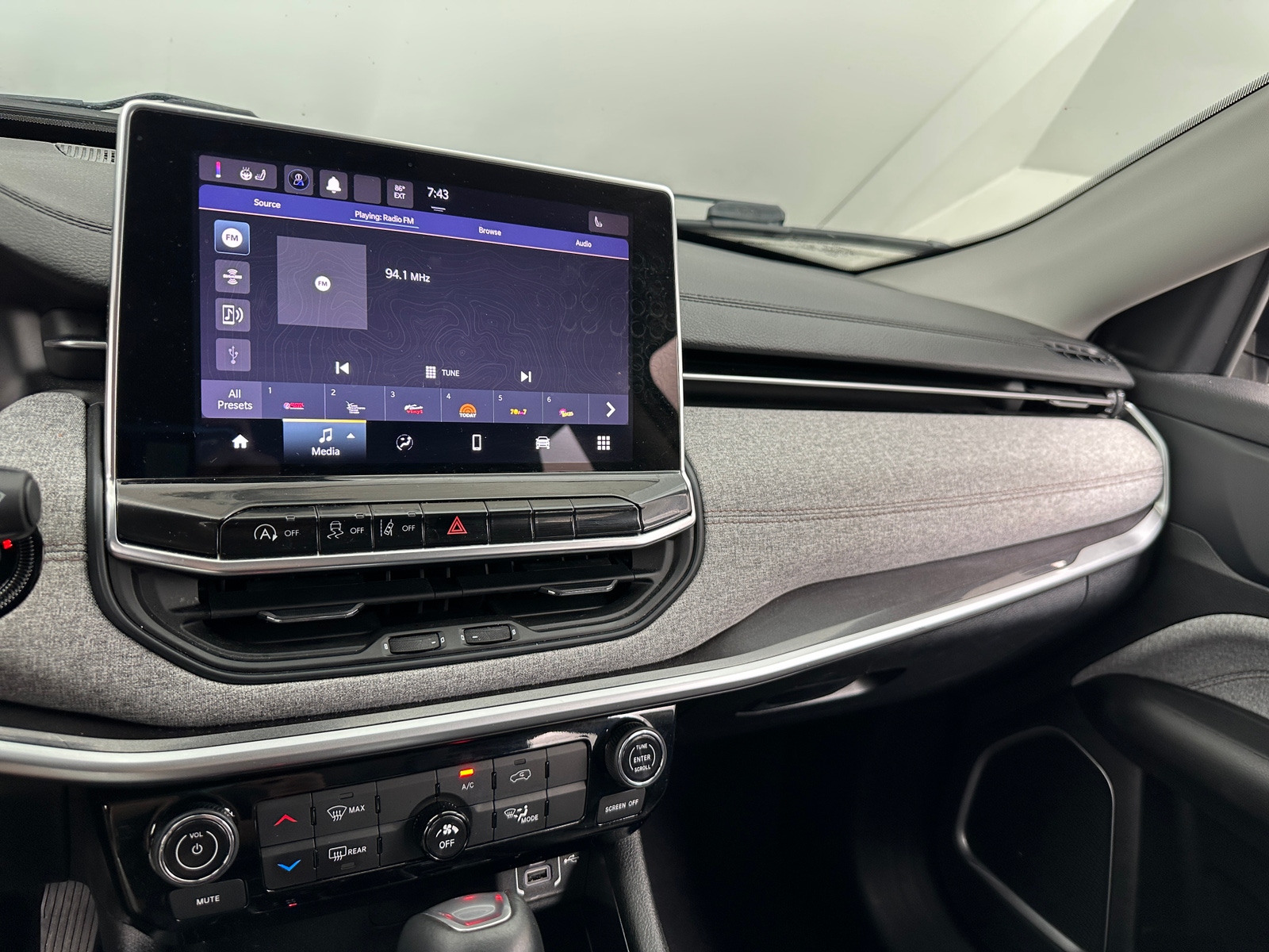 Thumbnail: 2022 Jeep Compass - 3