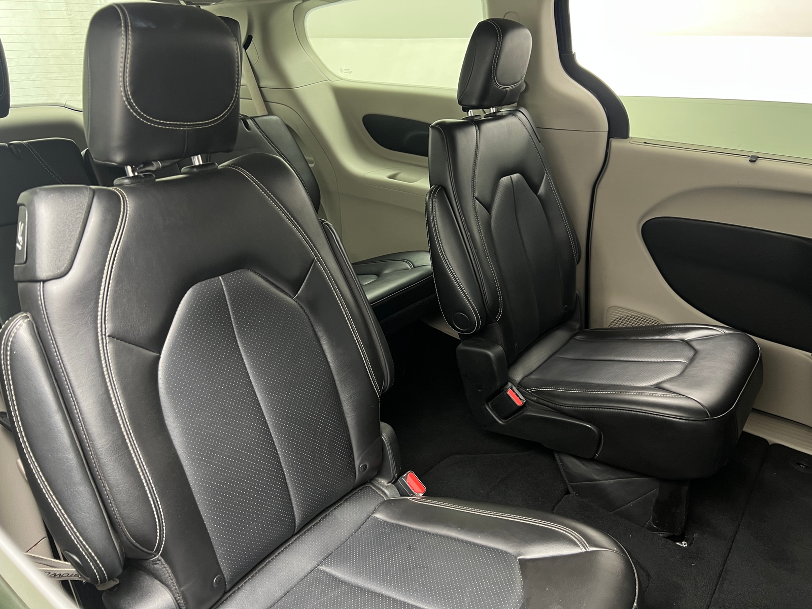 Thumbnail: 2023 Chrysler Pacifica - 5