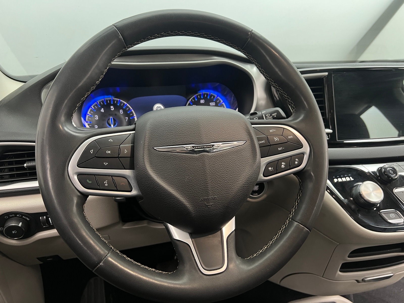 Thumbnail: 2023 Chrysler Pacifica - 4