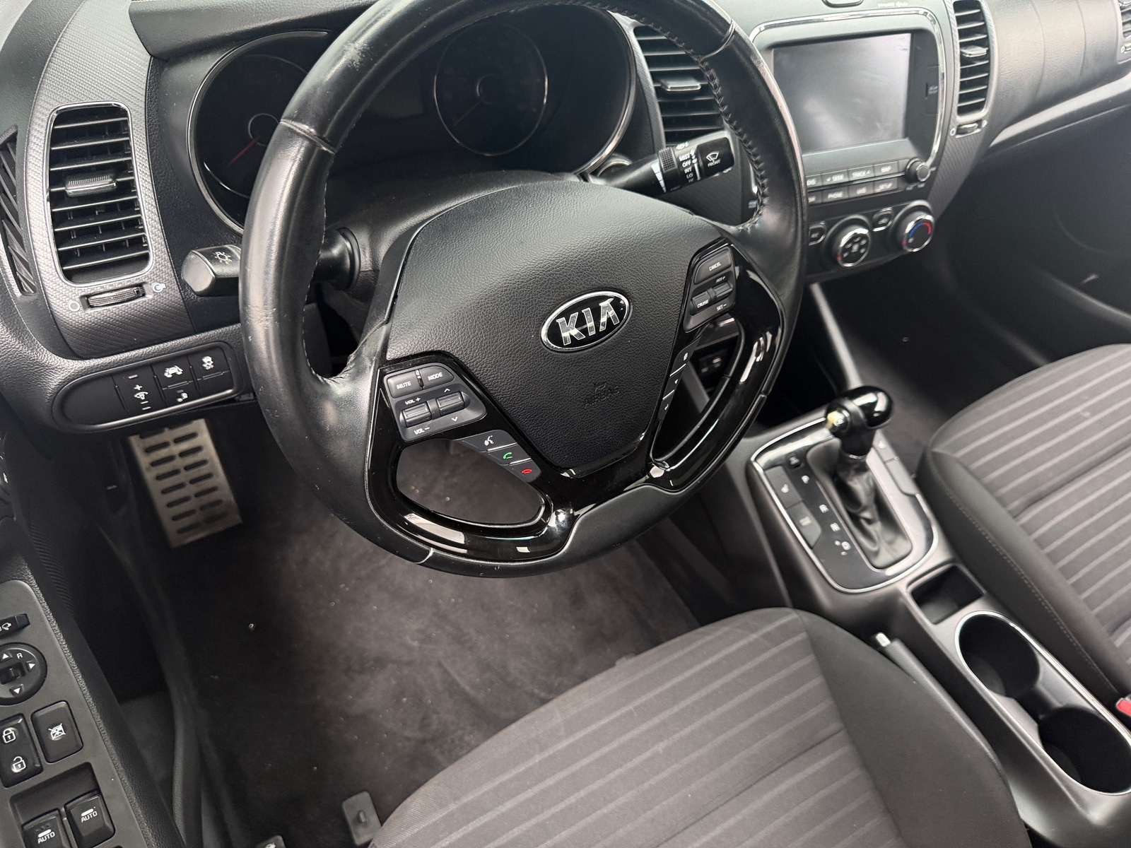 Thumbnail: 2017 Kia Forte - 5