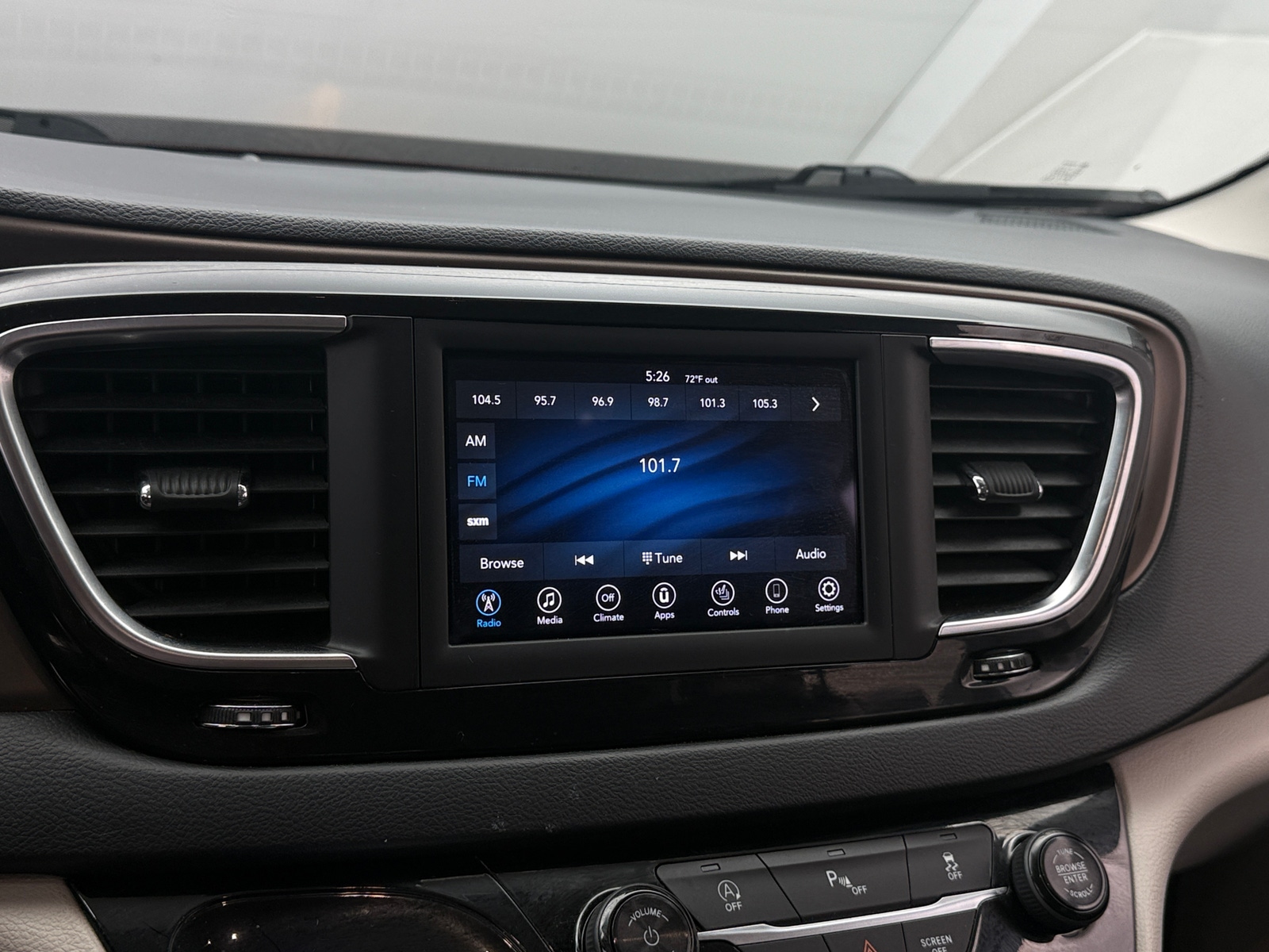 Thumbnail: 2018 Chrysler Pacifica - 3