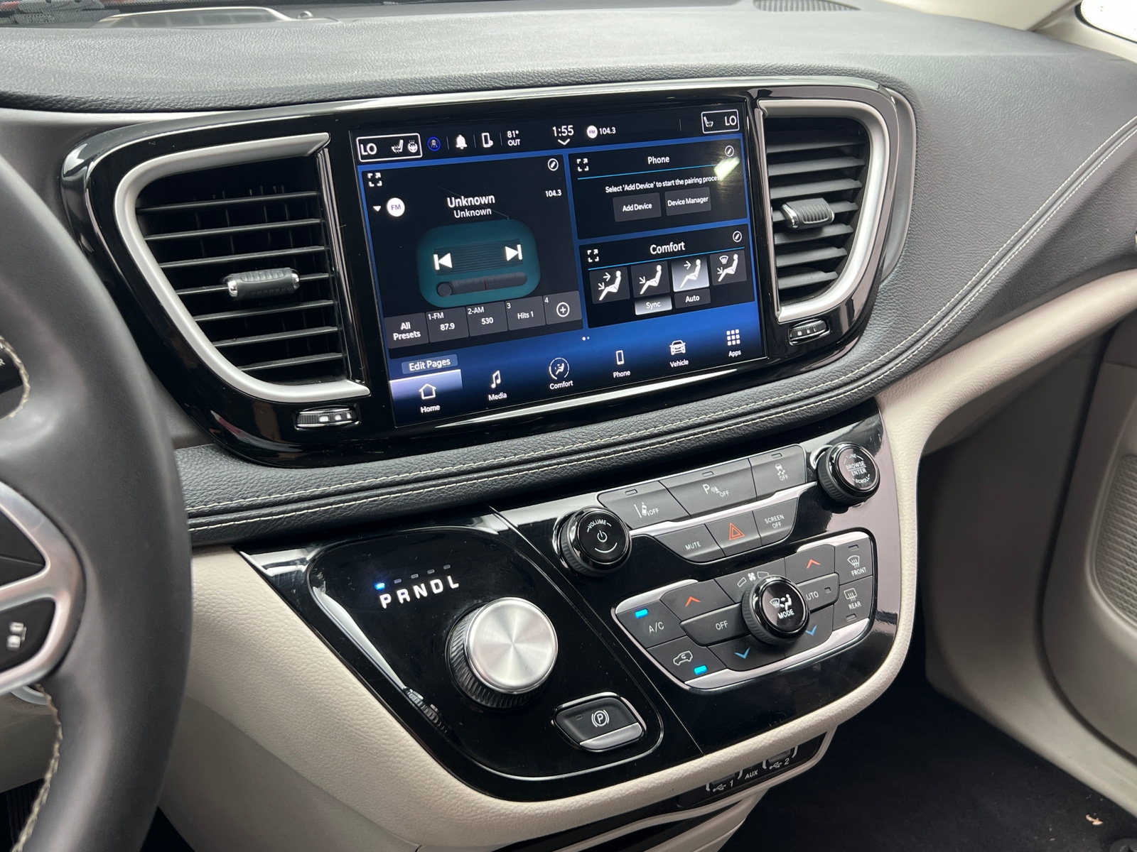 Thumbnail: 2023 Chrysler Pacifica - 3
