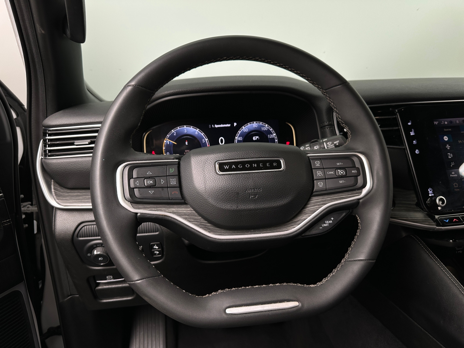 Thumbnail: 2024 Jeep Wagoneer - 4