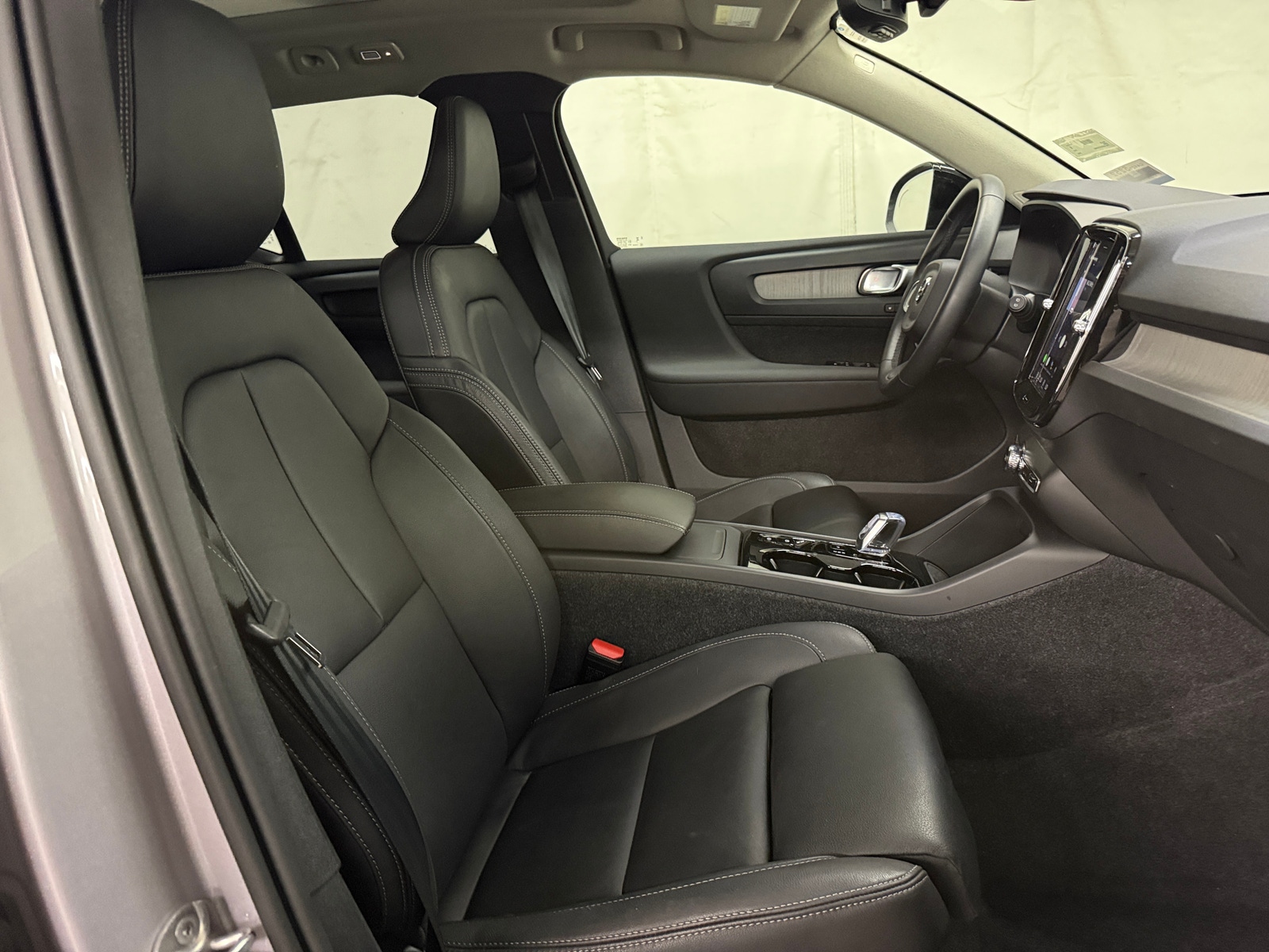 Thumbnail: 2026 Volvo XC40 - 2