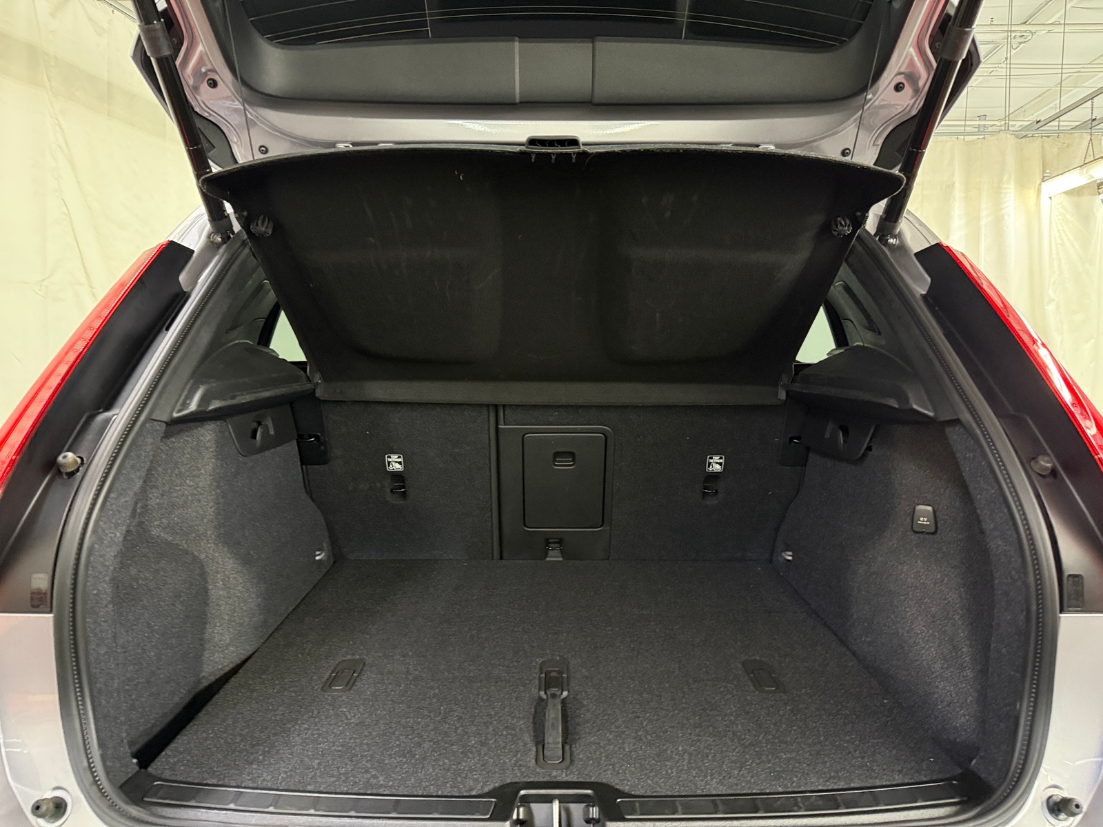 Thumbnail: 2026 Volvo XC40 - 7