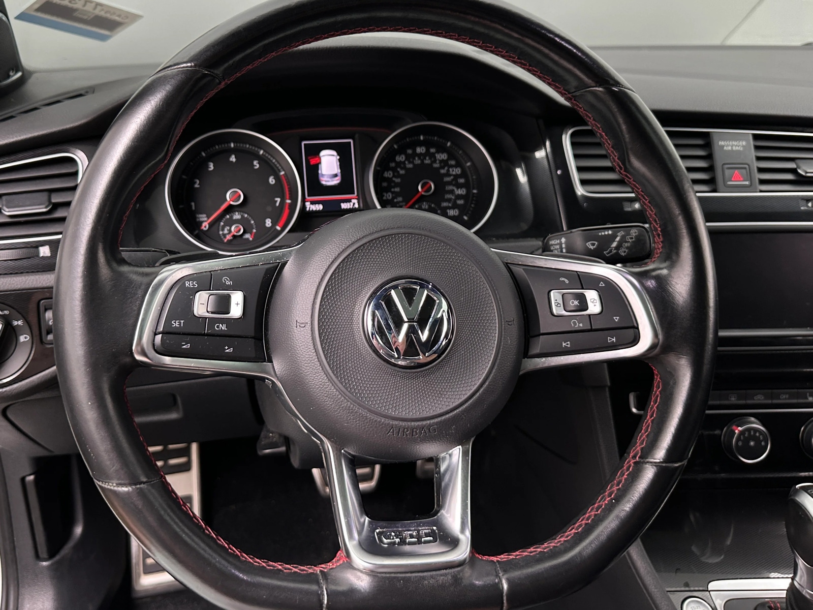 Thumbnail: 2017 Volkswagen Golf - 4