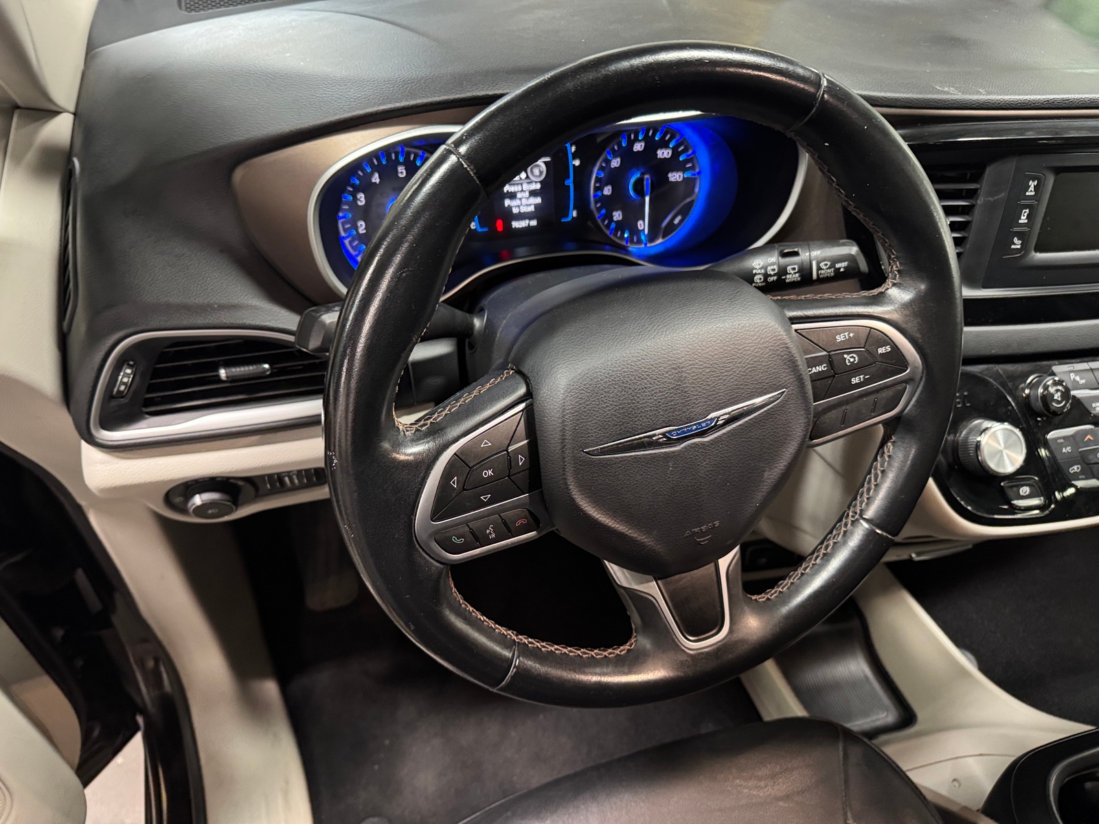 Thumbnail: 2017 Chrysler Pacifica - 4