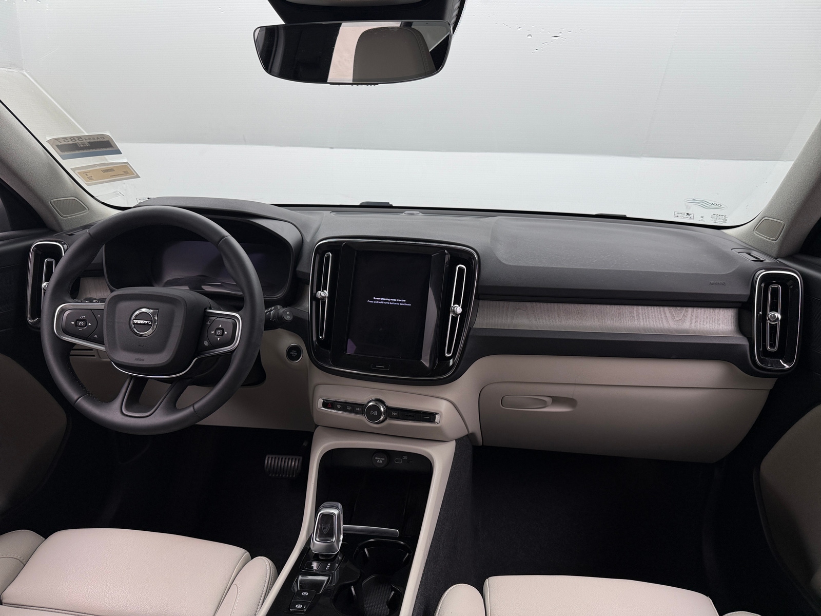 Thumbnail: 2024 Volvo XC40 - 2