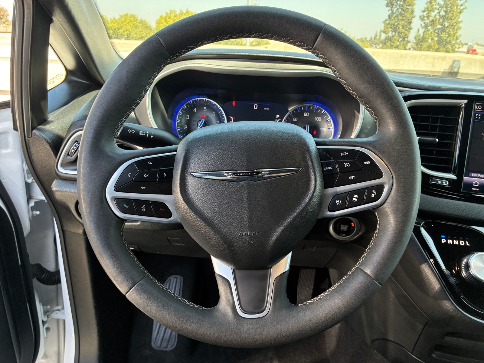 Thumbnail: 2025 Chrysler Pacifica - 5
