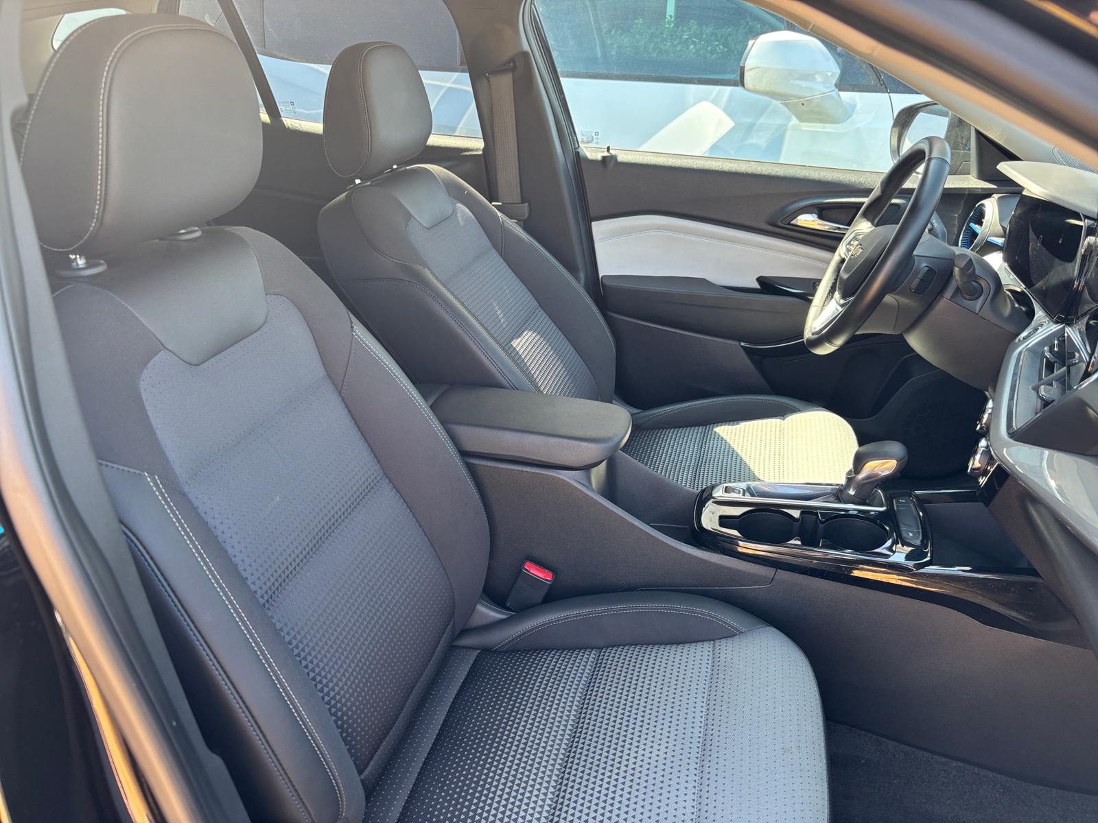 Thumbnail: 2025 Chevrolet Trax - 2