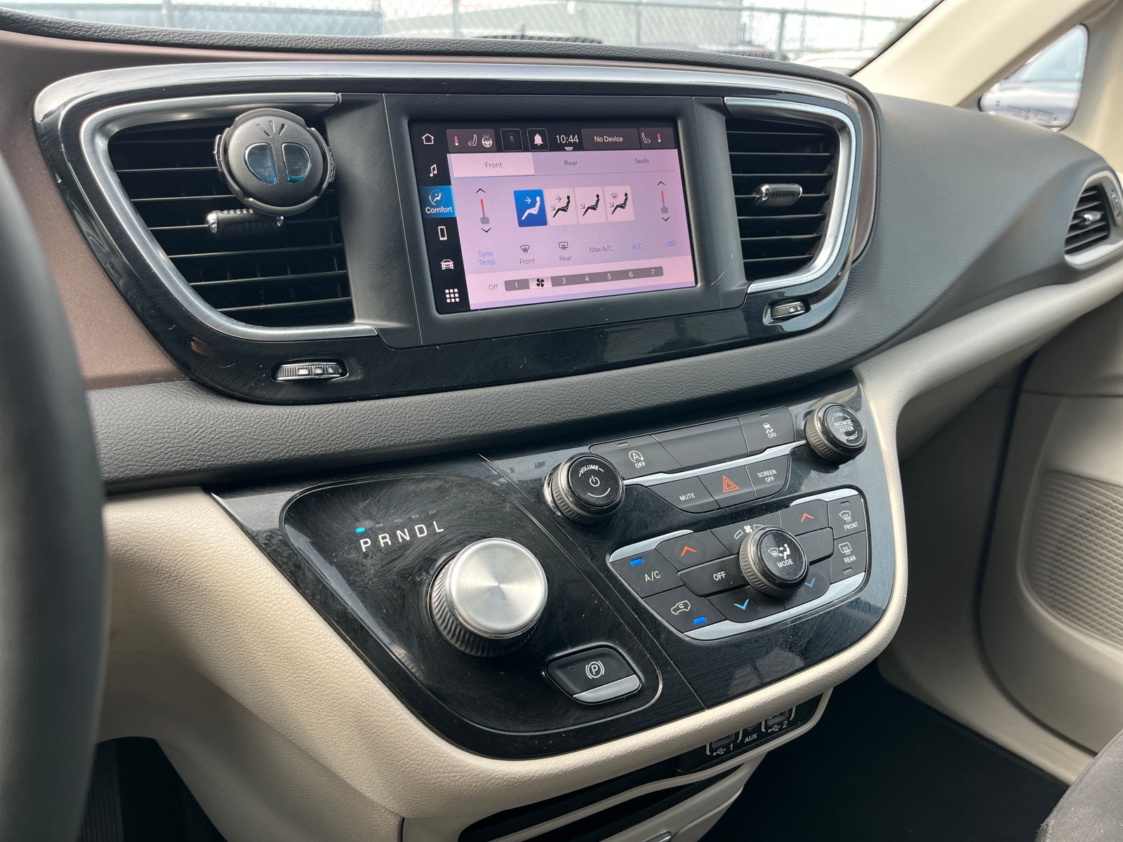Thumbnail: 2024 Chrysler Voyager - 4