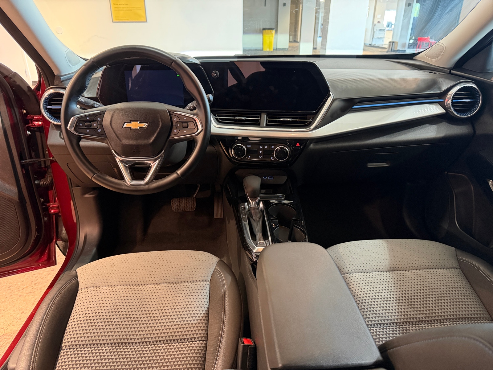 Thumbnail: 2025 Chevrolet Trax - 3