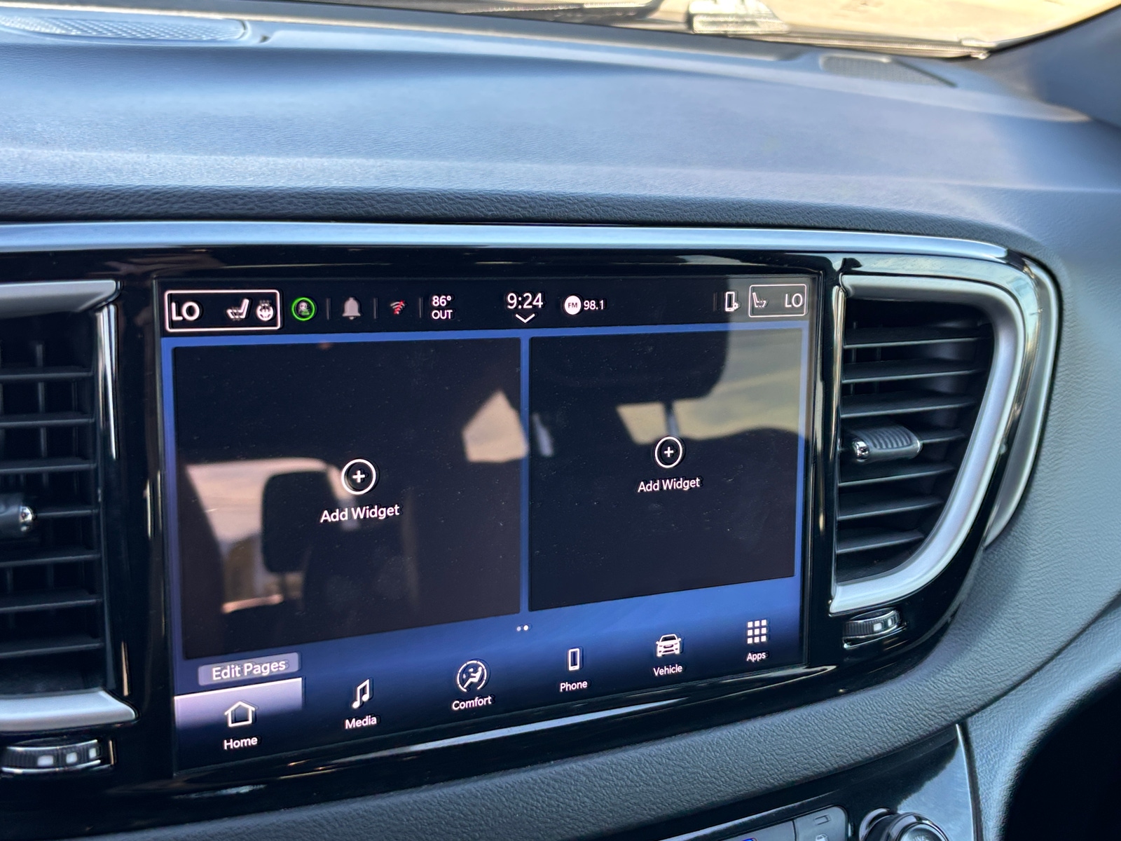 Thumbnail: 2025 Chrysler Pacifica - 4