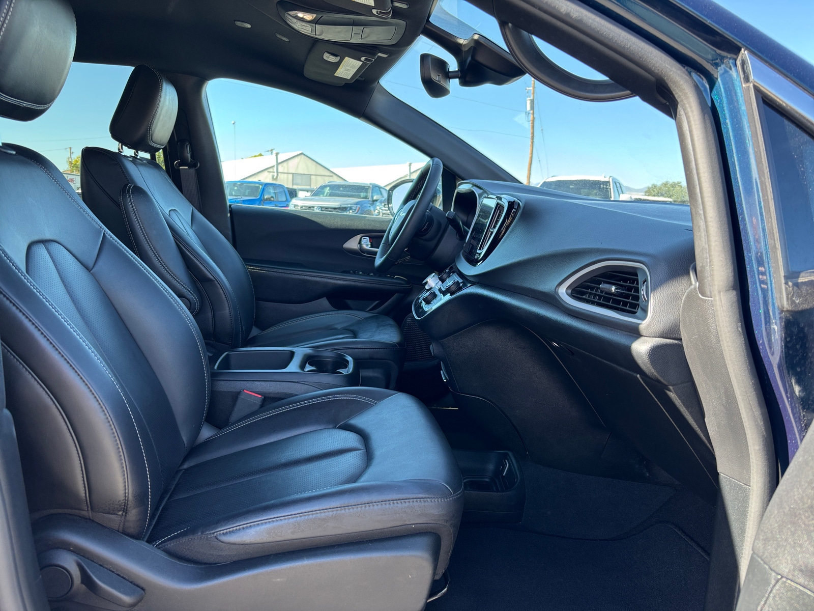 Thumbnail: 2025 Chrysler Pacifica - 2