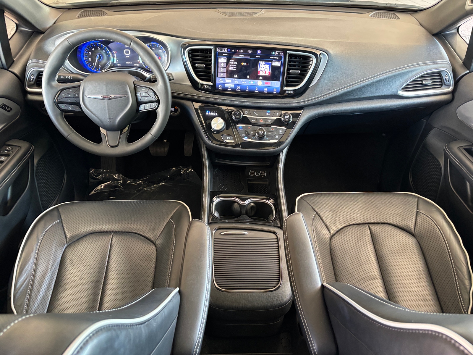 Thumbnail: 2025 Chrysler Pacifica - 3