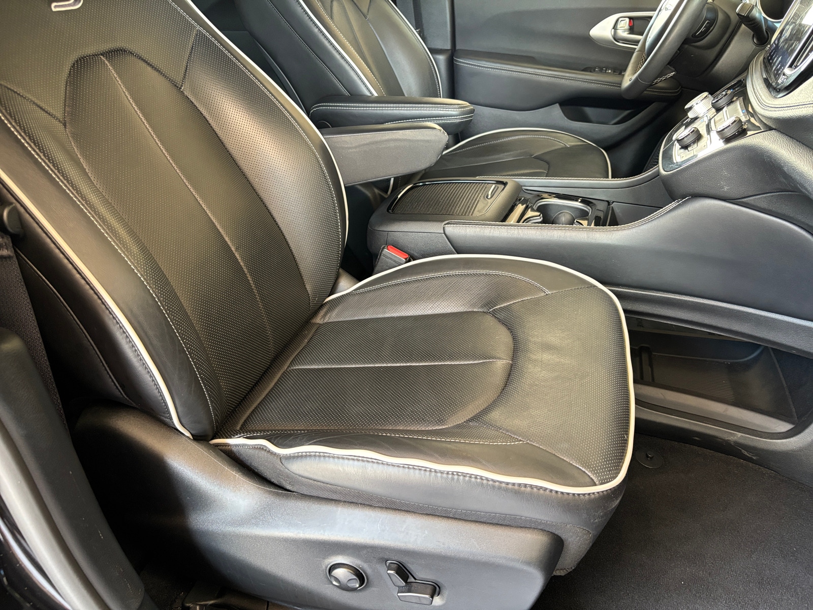 Thumbnail: 2025 Chrysler Pacifica - 2