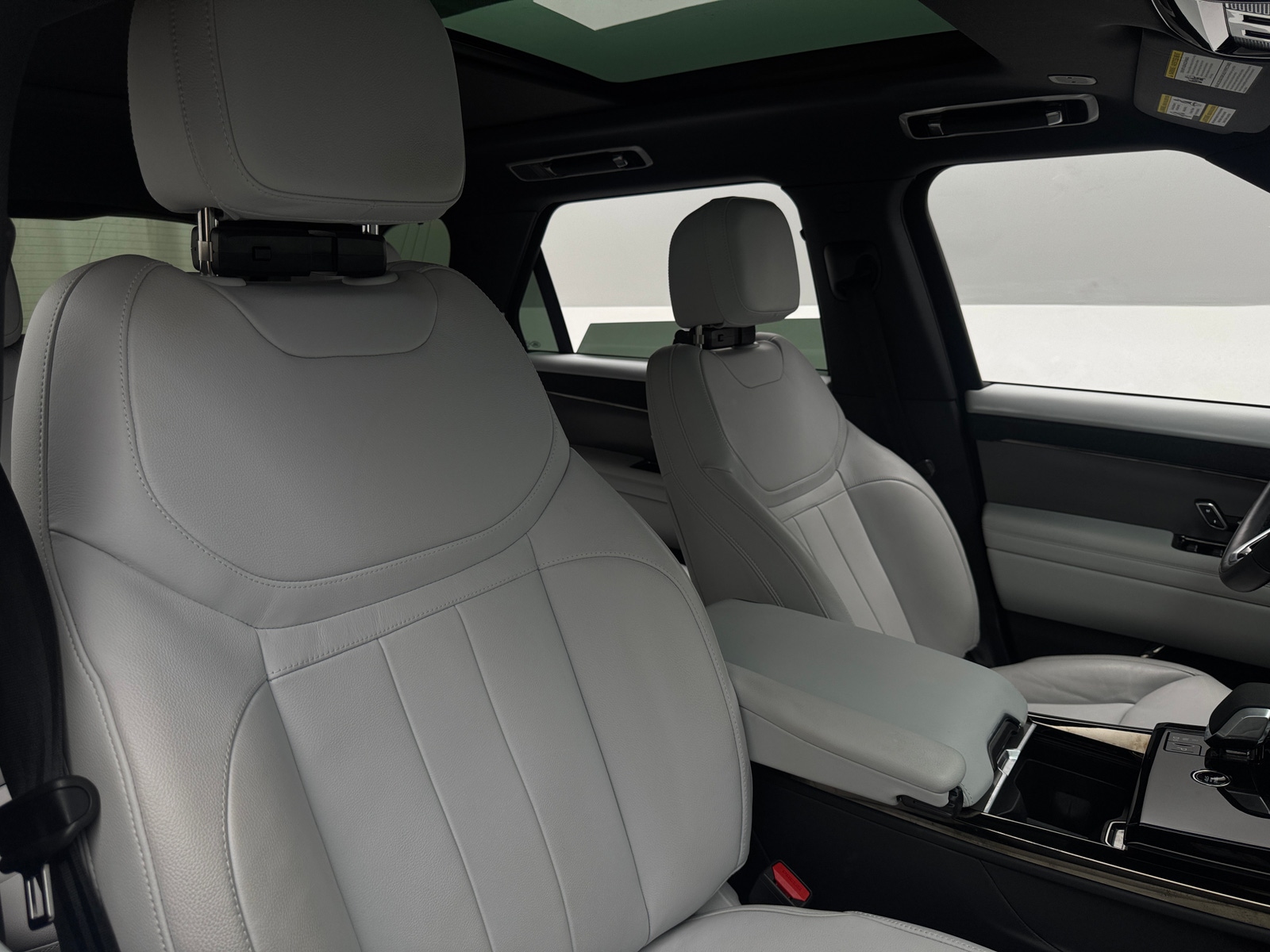 Thumbnail: 2025 Land Rover Range Rover Sport - 2