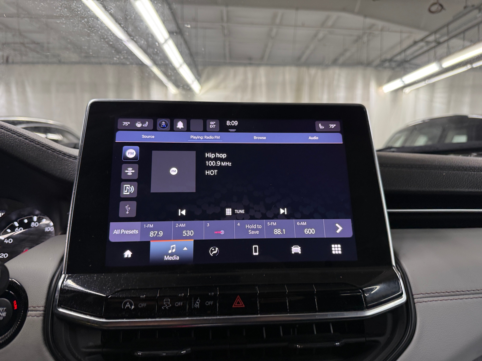 Thumbnail: 2023 Jeep Compass - 3