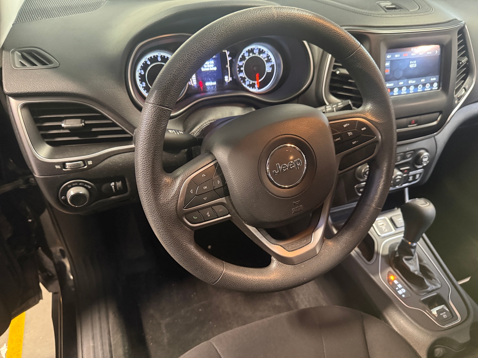 Thumbnail: 2020 Jeep Cherokee - 5