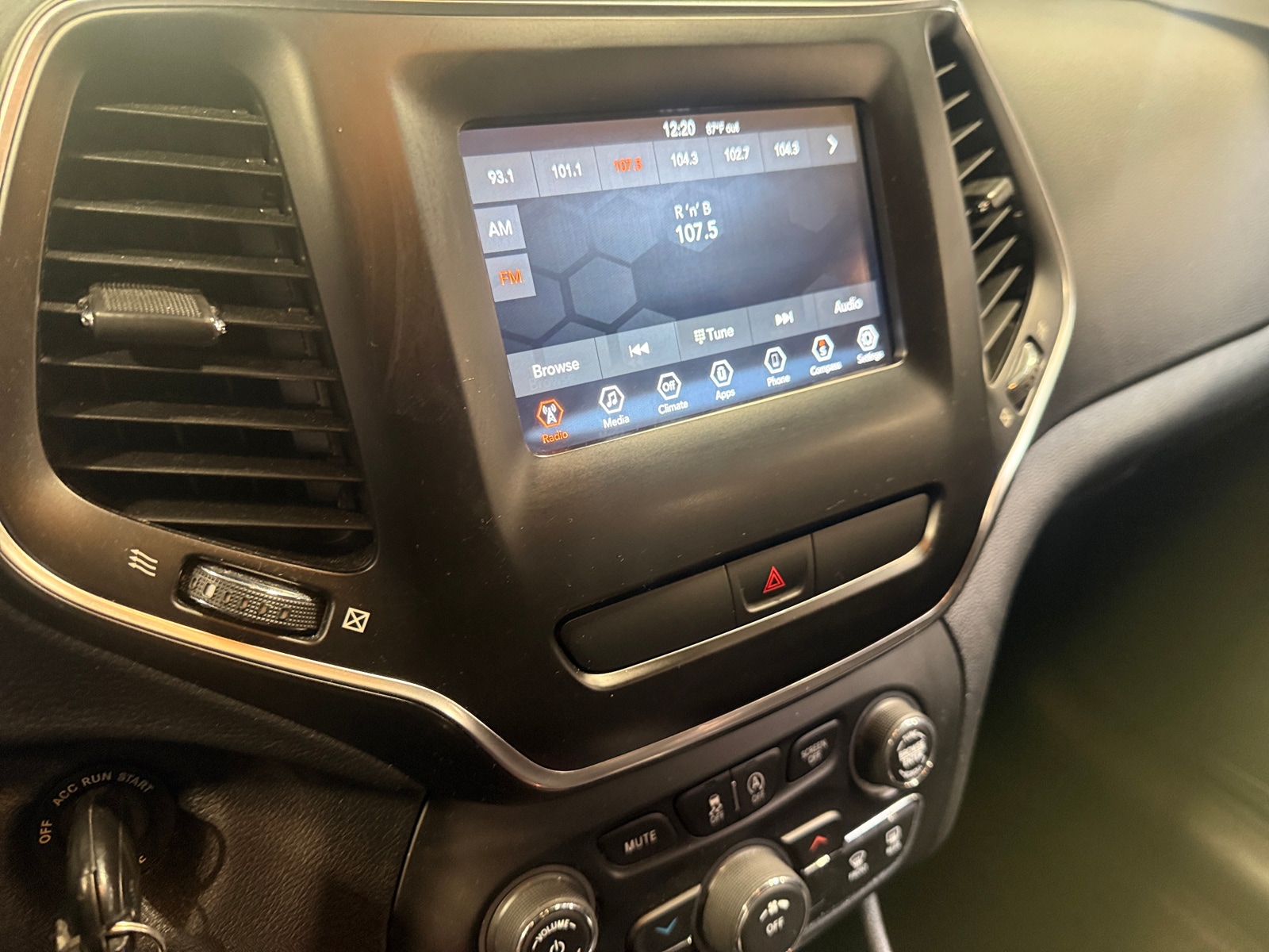 Thumbnail: 2020 Jeep Cherokee - 4