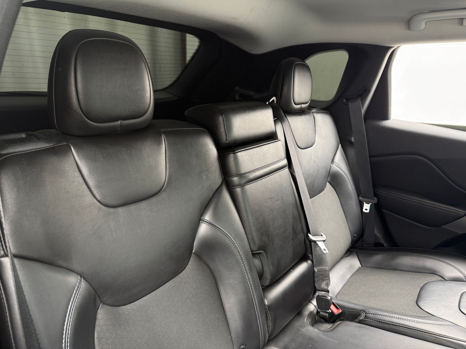 Thumbnail: 2019 Jeep Cherokee - 6