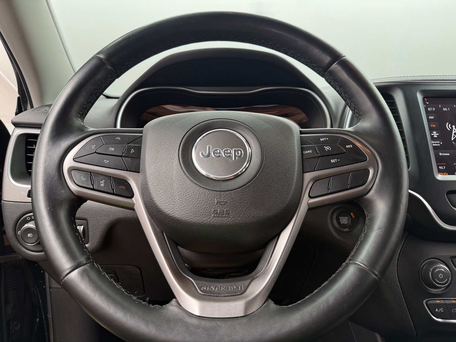 Thumbnail: 2019 Jeep Cherokee - 5
