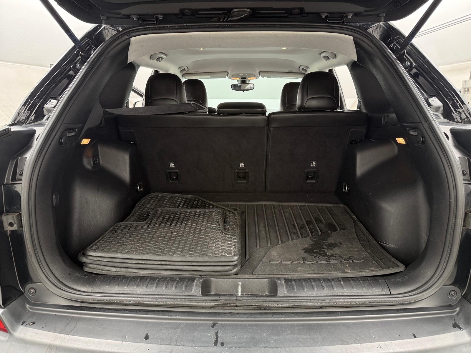 Thumbnail: 2019 Jeep Cherokee - 7