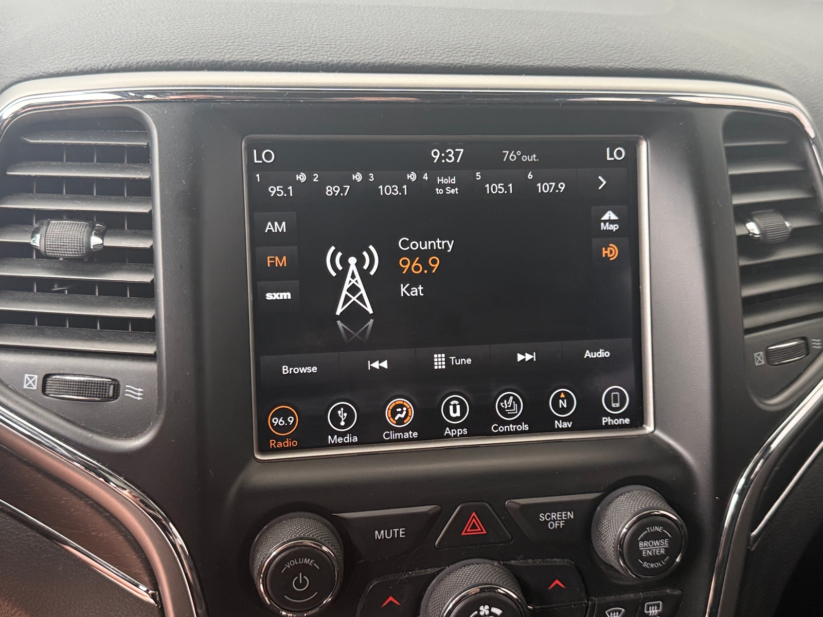 Thumbnail: 2018 Jeep Grand Cherokee - 3