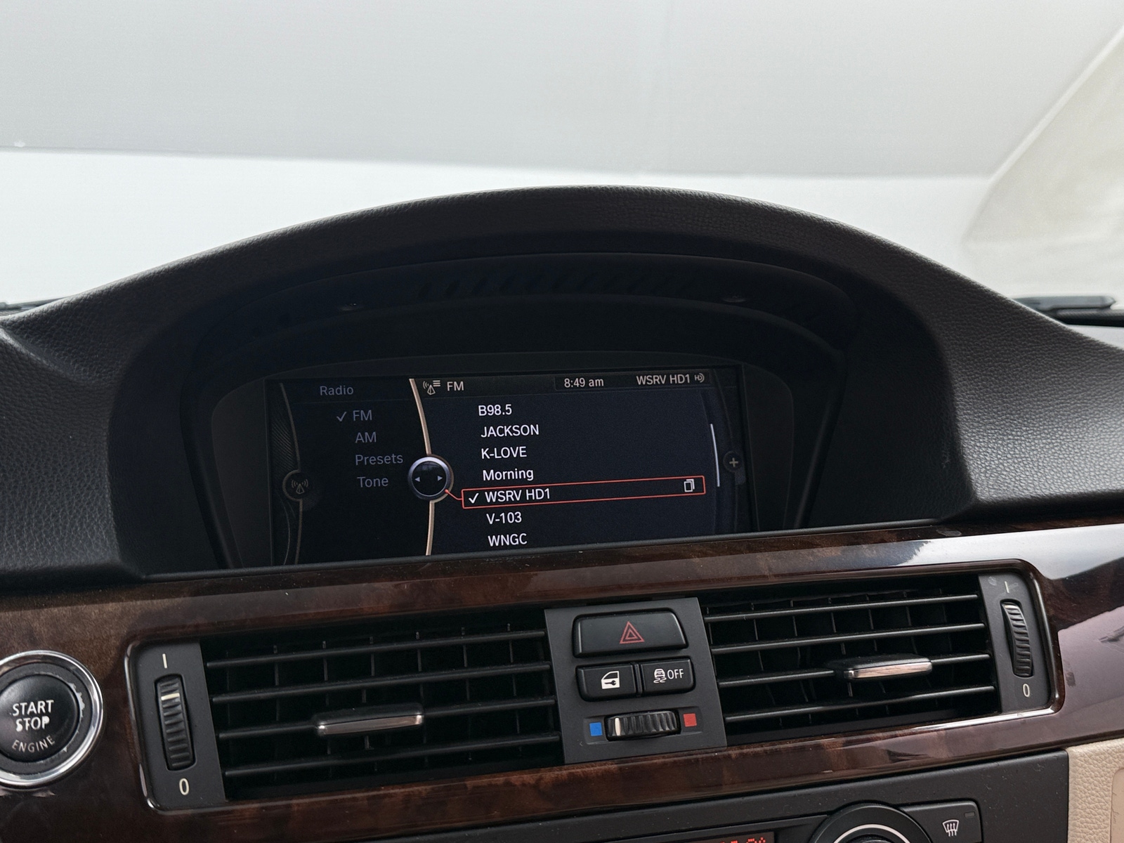 Thumbnail: 2011 BMW 3 Series - 3