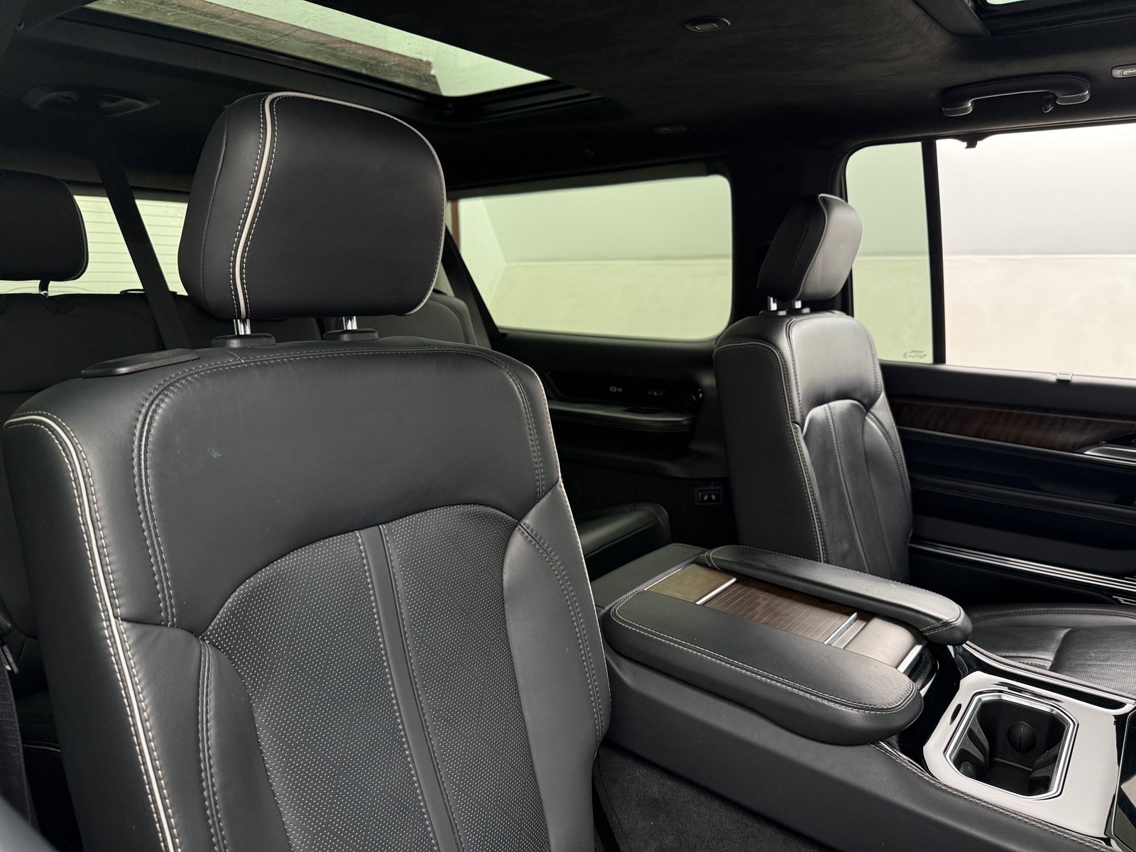 Thumbnail: 2023 Jeep Grand Wagoneer L - 5