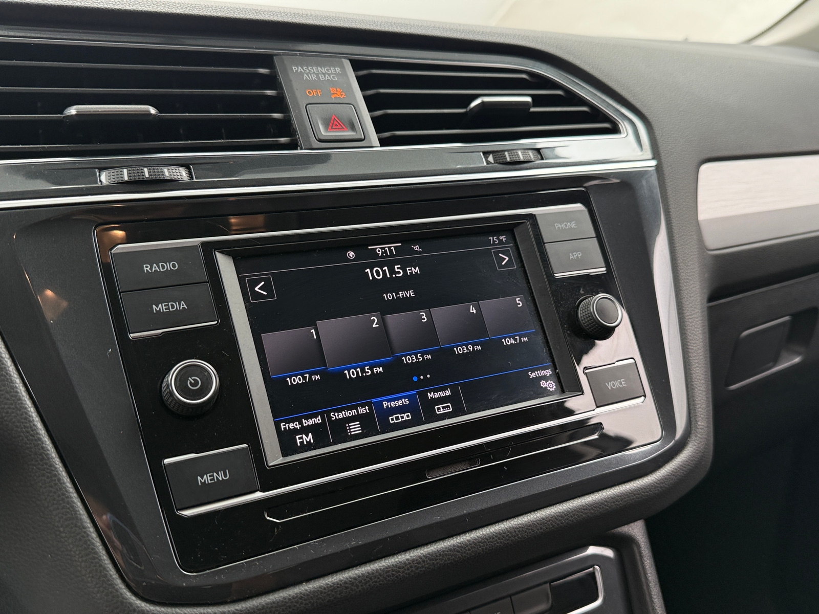 Thumbnail: 2021 Volkswagen Tiguan - 4