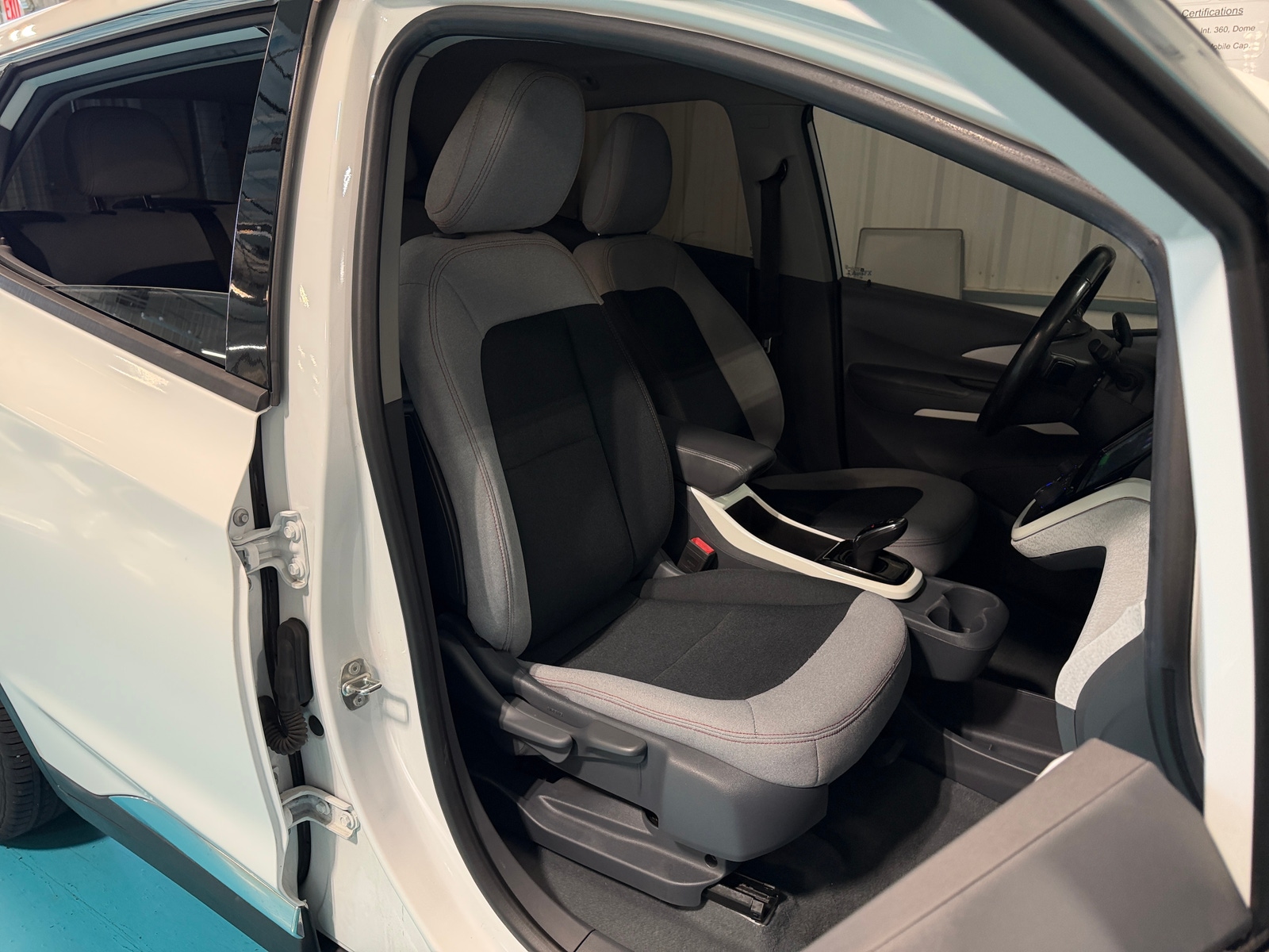 Thumbnail: 2019 Chevrolet Bolt EV - 2