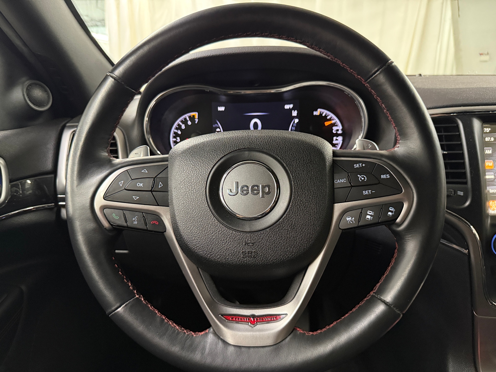 Thumbnail: 2017 Jeep Grand Cherokee - 5