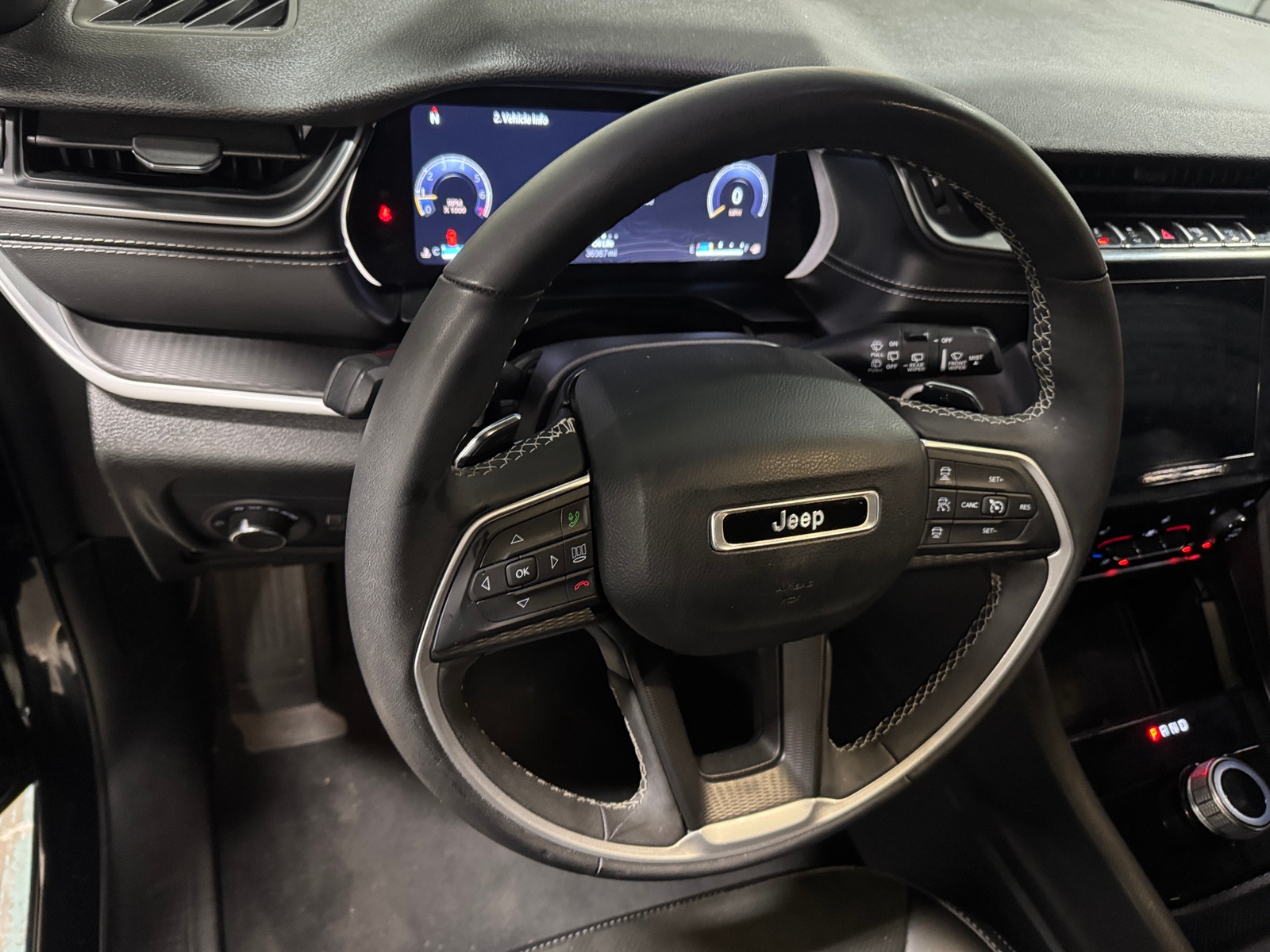 Thumbnail: 2024 Jeep Grand Cherokee L - 4