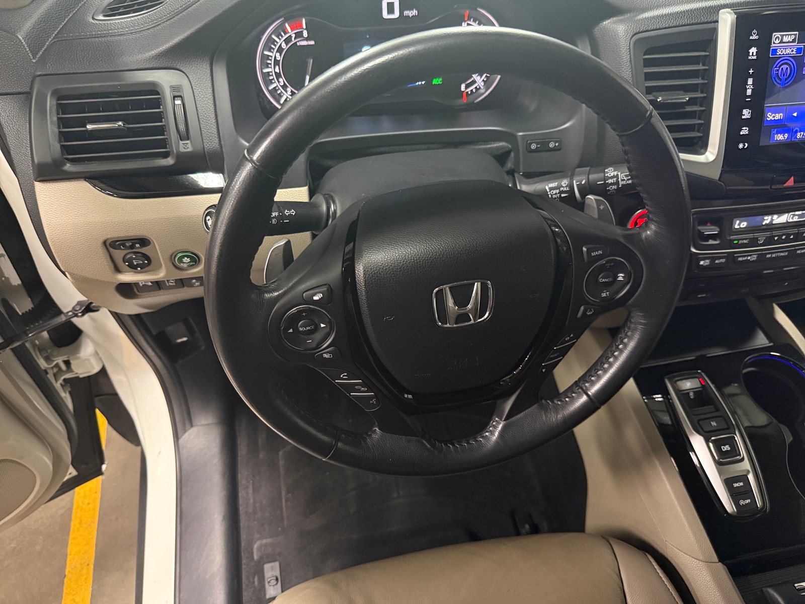 Thumbnail: 2017 Honda Pilot - 4