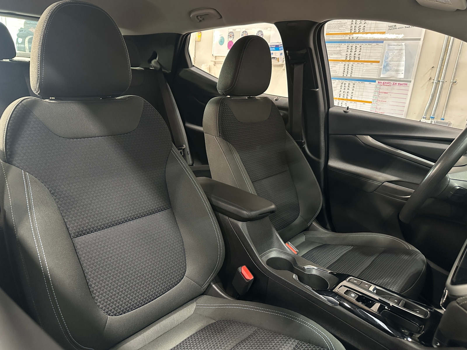 Thumbnail: 2023 Chevrolet Bolt EUV - 2