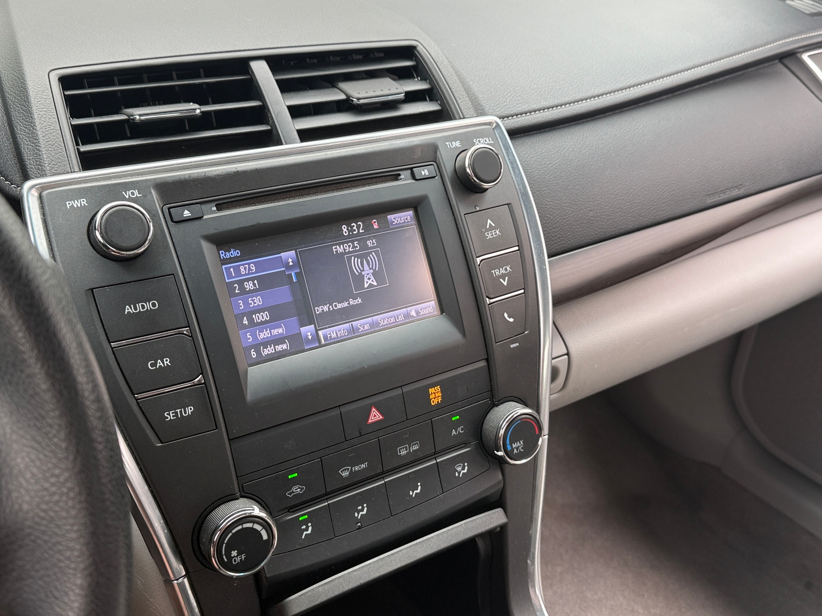 Thumbnail: 2017 Toyota Camry - 4