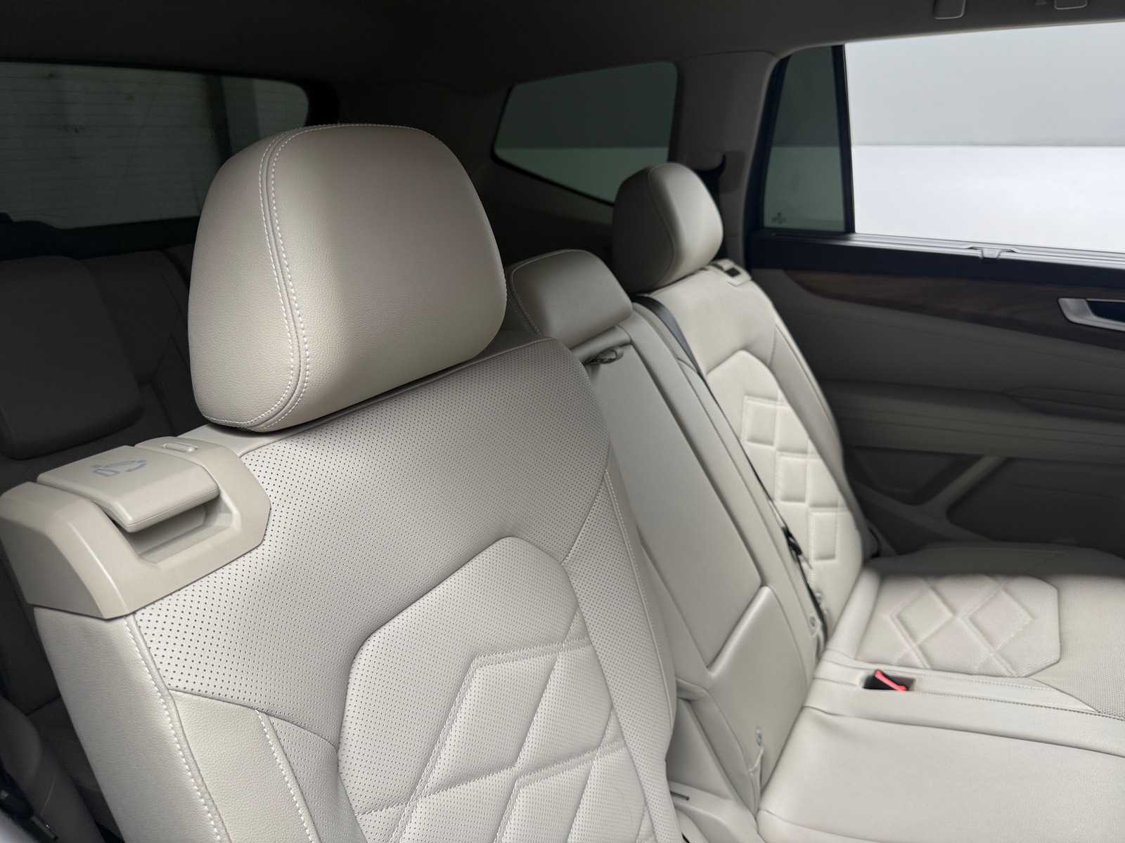 Thumbnail: 2024 Volkswagen Atlas - 6