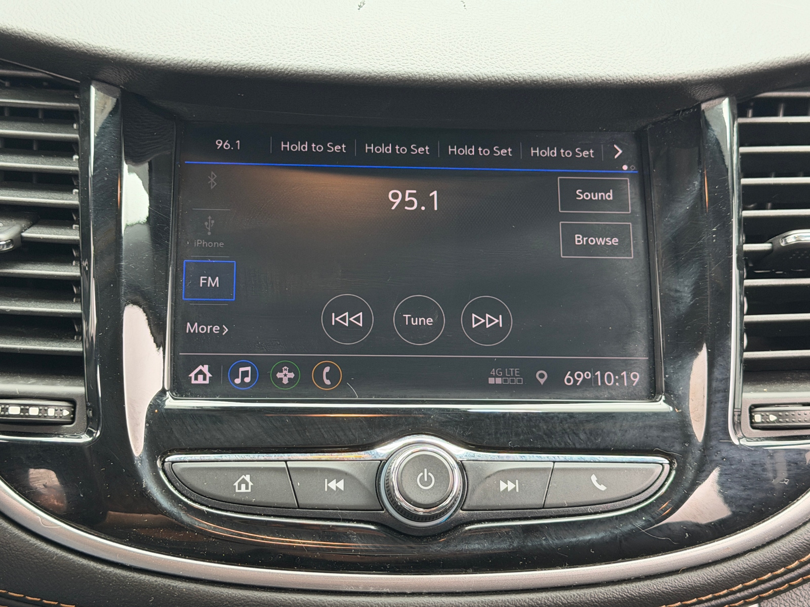 Thumbnail: 2022 Chevrolet Trax - 3