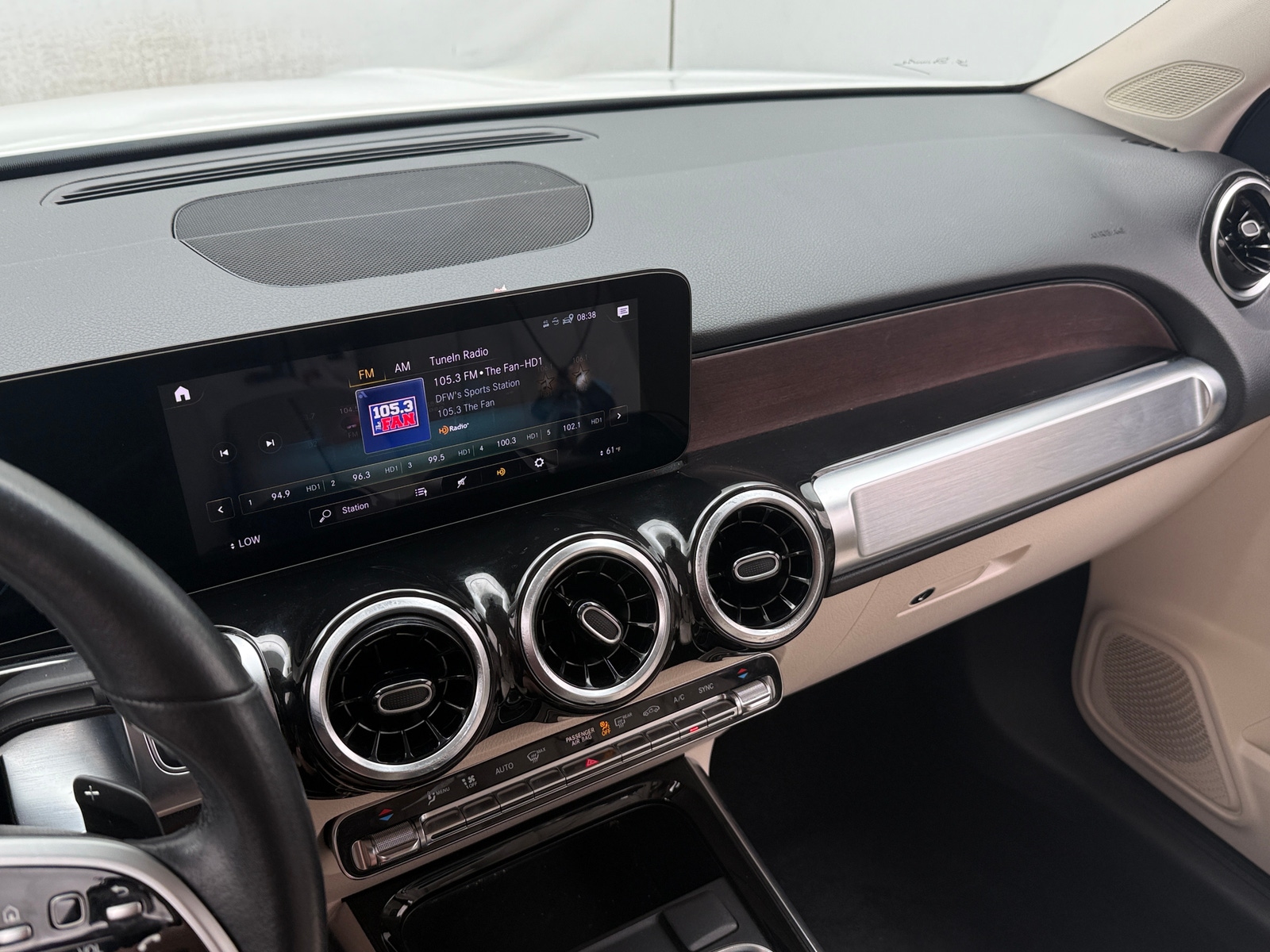 Thumbnail: 2020 Mercedes-Benz GLB - 3