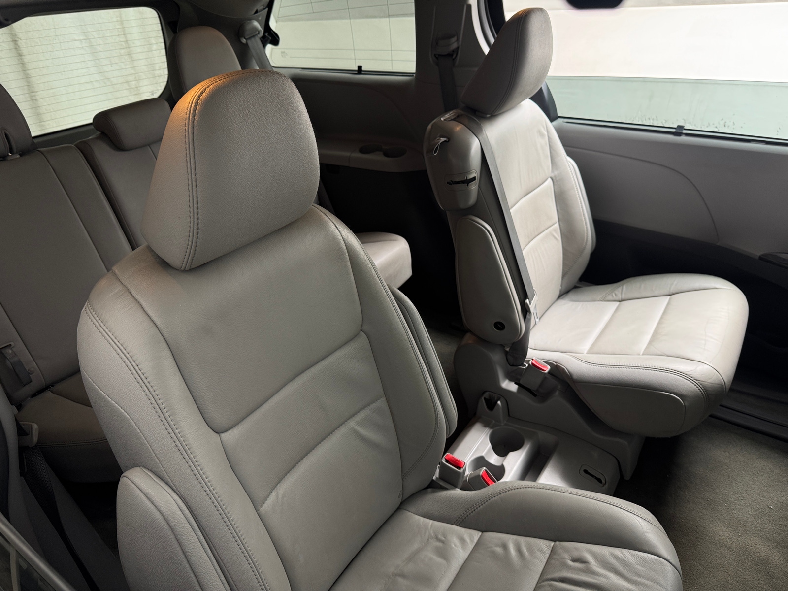 Thumbnail: 2017 Toyota Sienna - 5